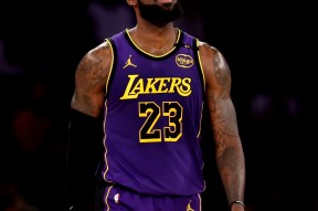 星空体育平台-包含詹姆斯连续十五场比赛得分超过表现优异，中国队不断突破！引发球迷热议的词条-星空体育平台