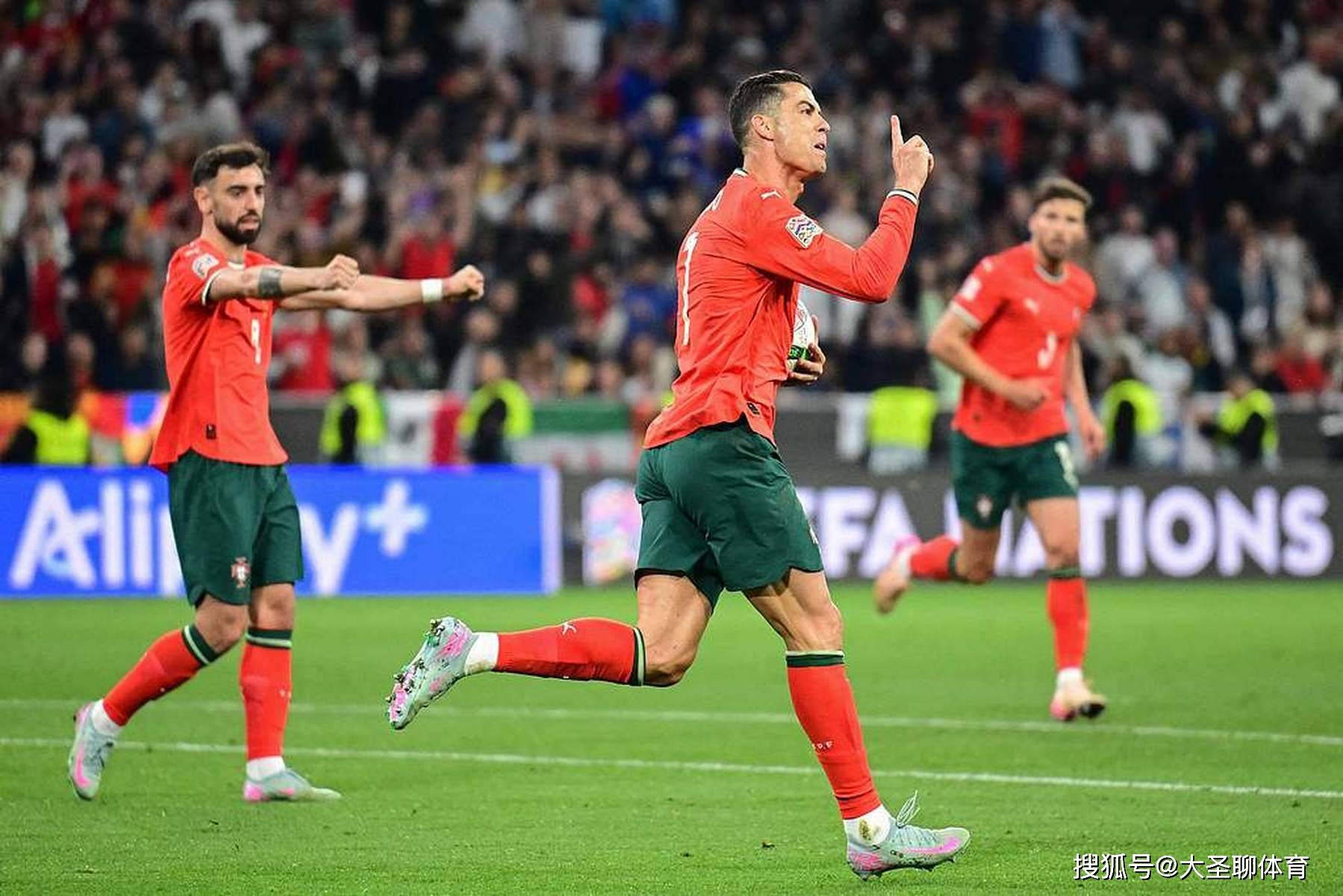 包含中国队不断突破！，C罗连续十二场比赛得分超过刷新纪录上演精彩一战的词条